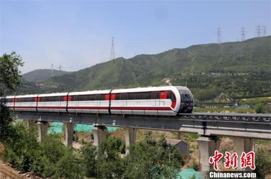 北京首条中低速磁浮列车上线调试 有望年内试运营
